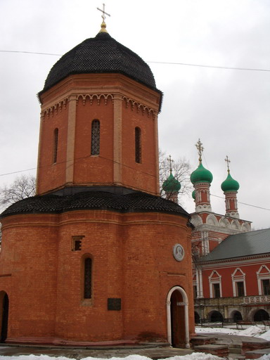 Древнейшее эдание монастыря - однокупольный Собор (1514-1517).