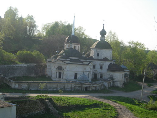 монастырь в Старице, в котором расположились электросети