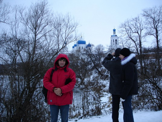 На фоне "Боголюбского  монастыря"