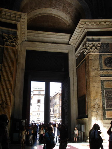 Вход в Пантеон