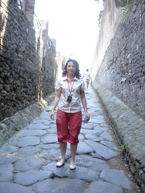 Улочки Помпей сохранились до наших дней.