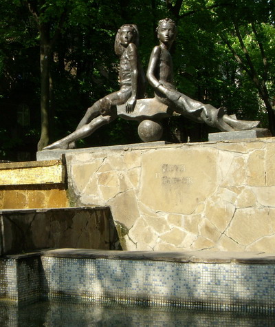 памятник Гаврику и Петьке