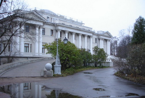 парадный вход в Елагиноостровский дворец