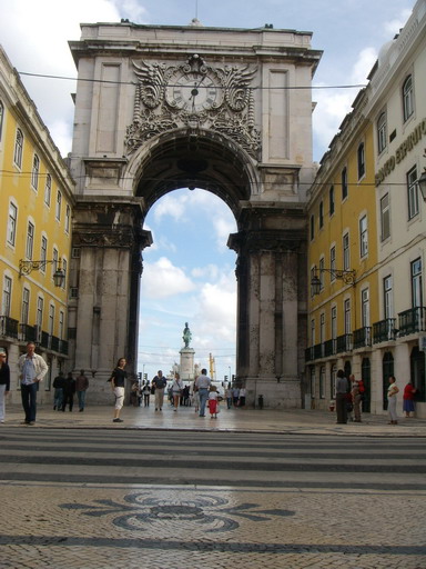 Триумфальная арка на ул.Аугушта