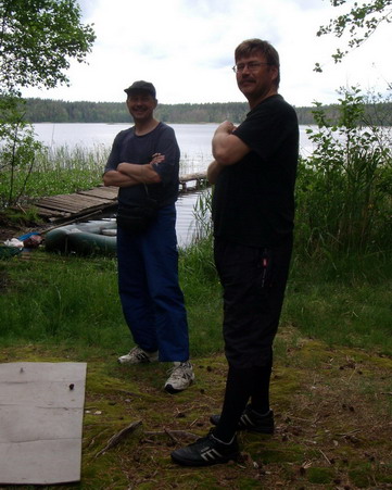 Виталик и Кирилл на фоне озера Беленькое